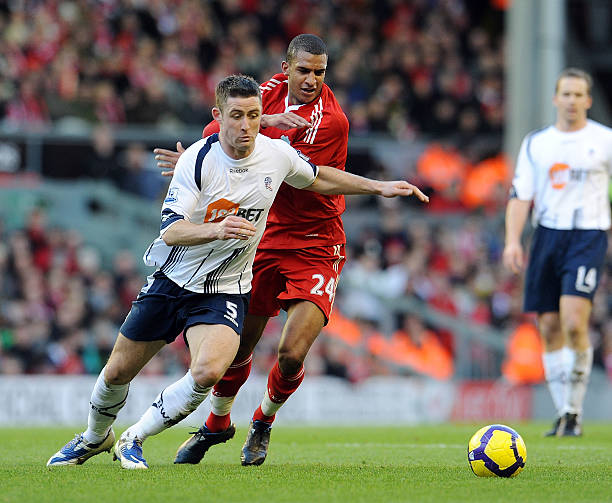 两队截然不 两队截然不